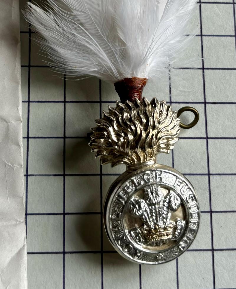 Royal Welch Regiment Fusiliers (RWF) Anodised Aluminium Cap Badge & Hackle