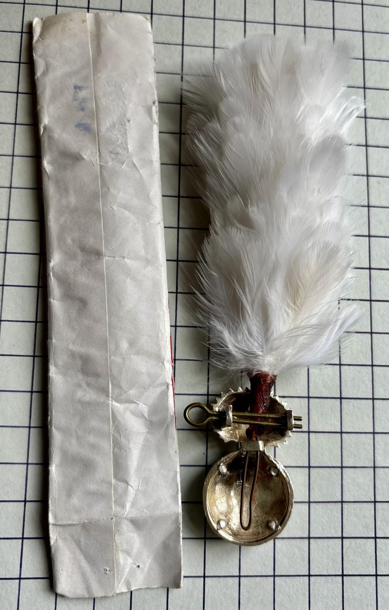 Royal Welch Regiment Fusiliers (RWF) Anodised Aluminium Cap Badge & Hackle