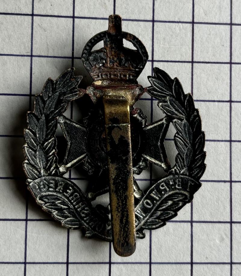 WW1 7th (Leeds Rifles) Battalion West Yorkshire Regiment Cap Badge