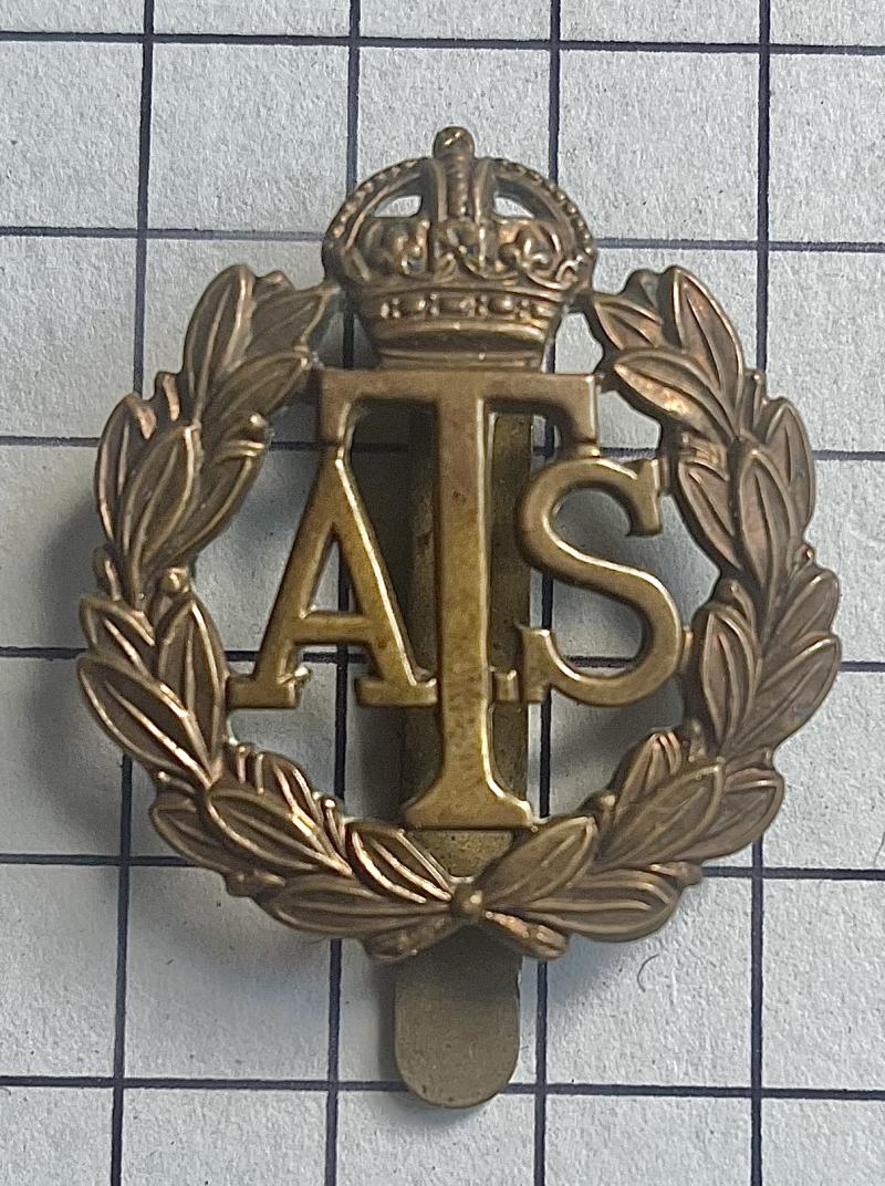 cWW2 Women's Auxiliary Territorial Service (ATS) Brass Other Ranks Cap Badge