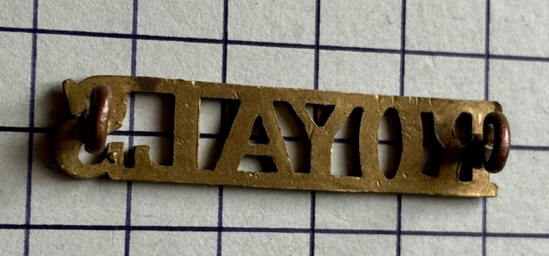 Small Royal Dragoon Guards (R.D.G.) Other Rank's Brass Metal Shoulder Title Badge