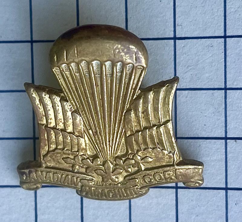 cWW2 1st Canadian Parachute Battalion Other Ranks Brass Cap Badge