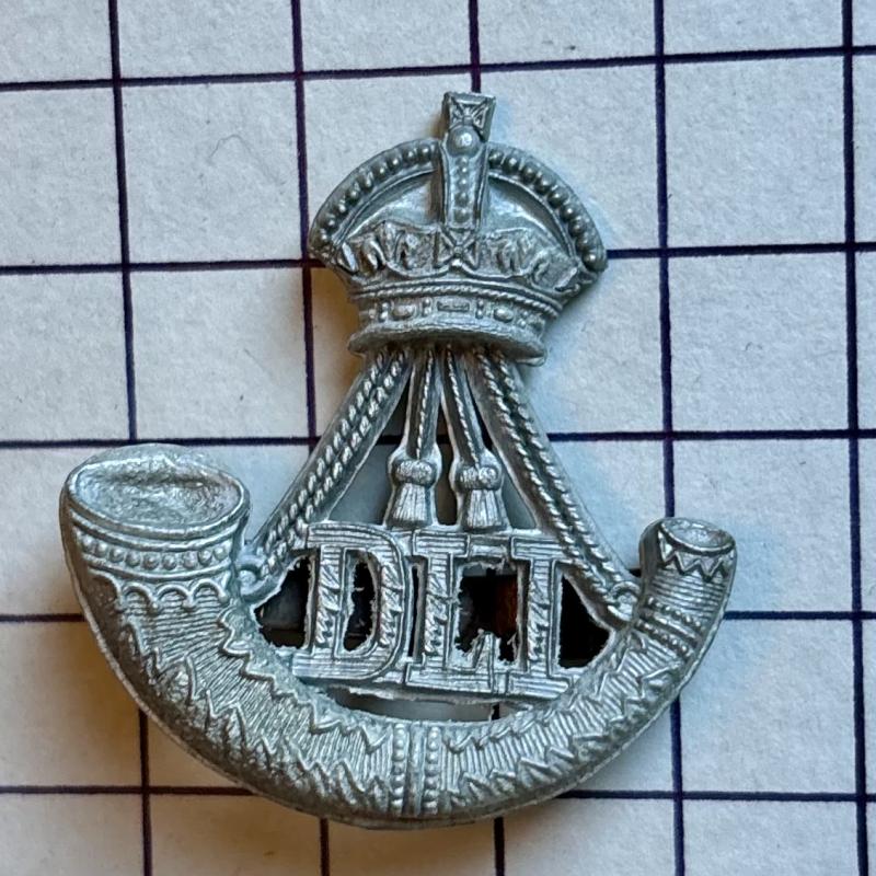cWW2 Durham Light Infantry (DLI) Regiment Greyish Silver Colour Plastic Bakelite Cap Badge