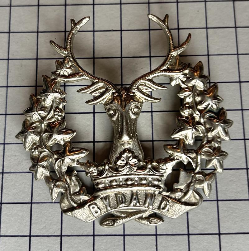 Scottish The Gordon Highlanders Regiment White Metal Glengarry Cap Badge