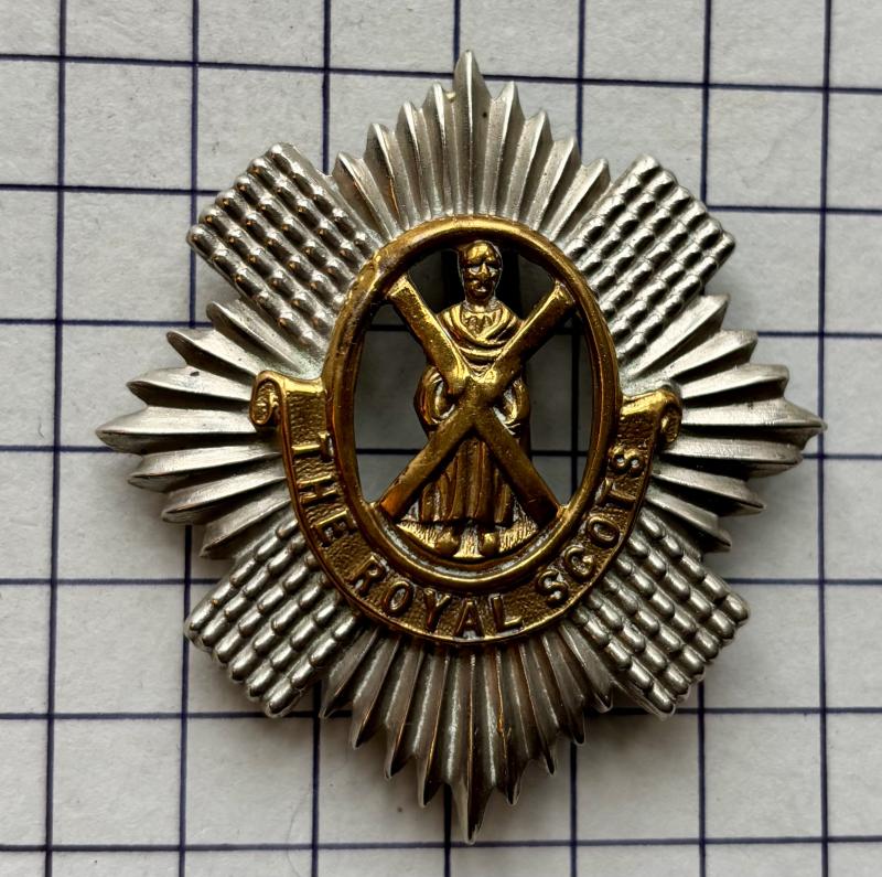 Scottish cWW1 - WW2 Royal Scots Regiment Bi-Metal Cap Badge